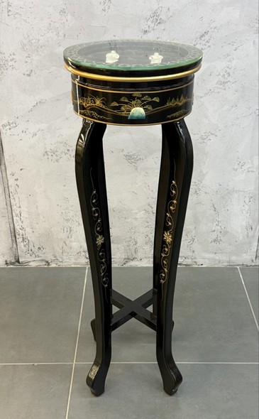 Console in chinoiserie style
