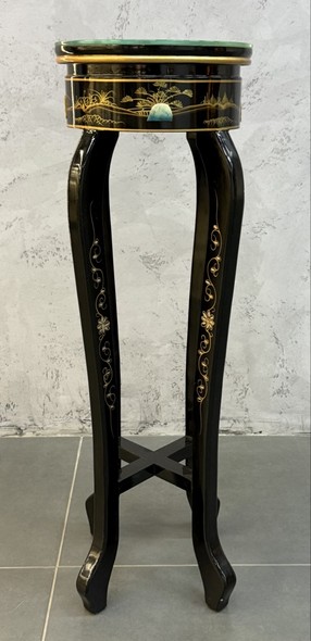 Console in chinoiserie style
