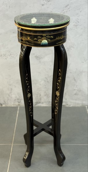 Console in chinoiserie style