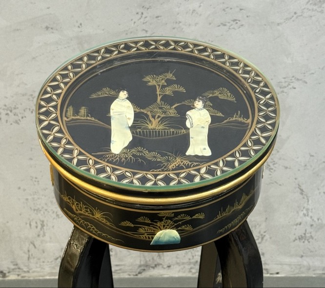 Console in chinoiserie style