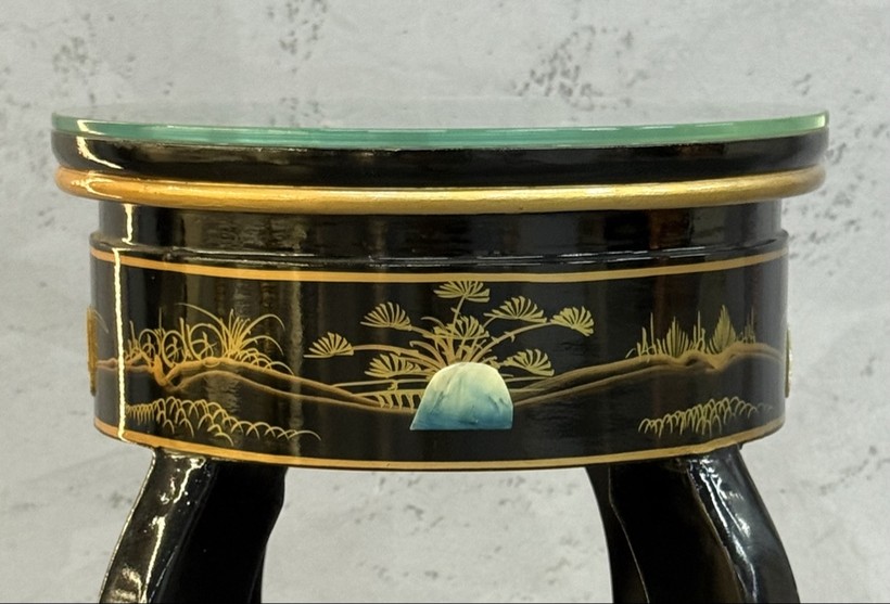 Console in chinoiserie style