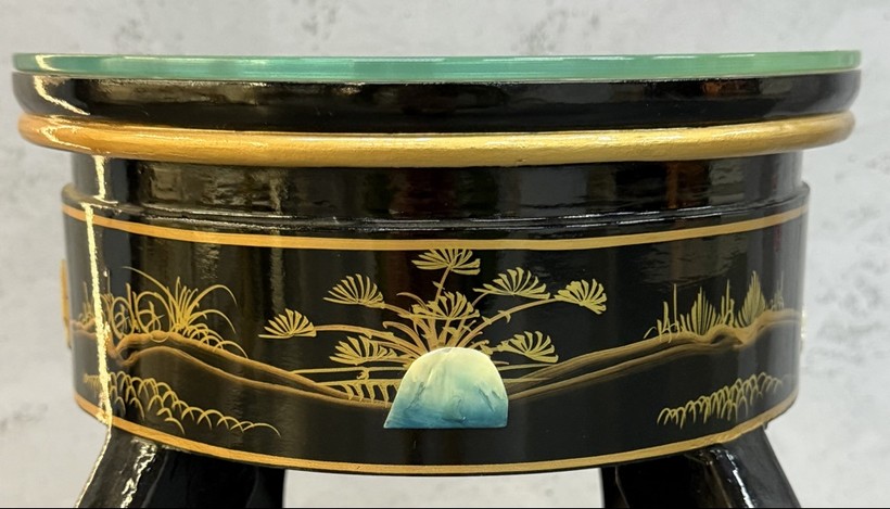 Console in chinoiserie style
