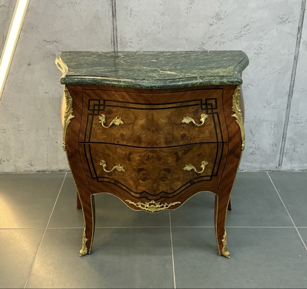 Antique bombet chest of drawers