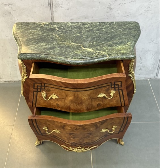 Antique bombet chest of drawers