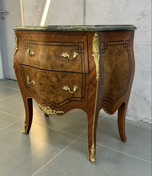 Antique bombet chest of drawers