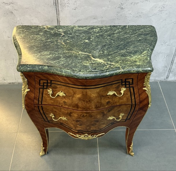 Antique bombet chest of drawers