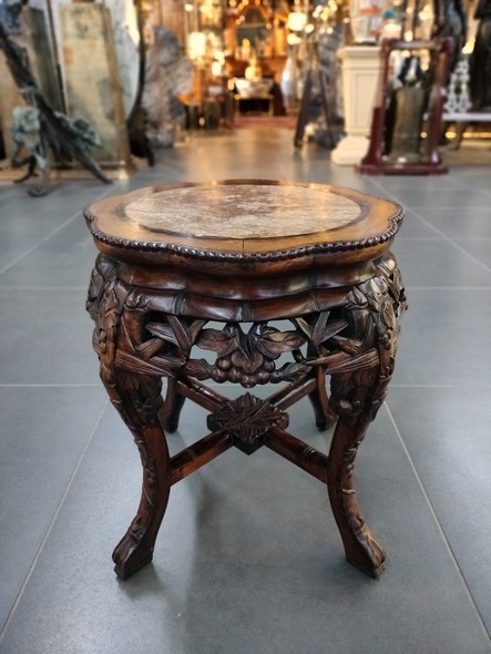 Antique console pedestal in oriental style