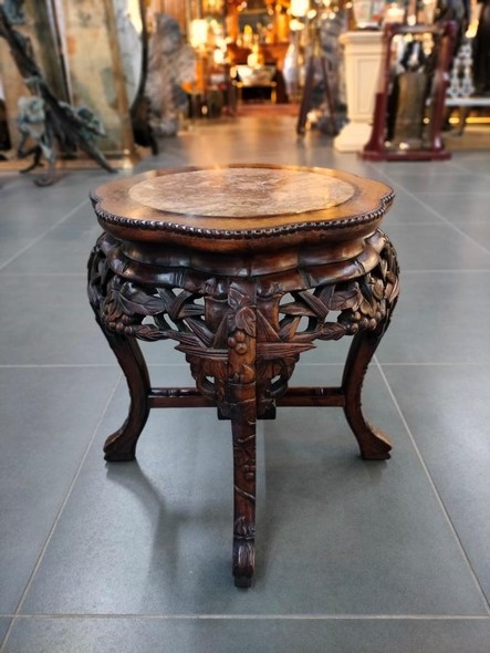 Antique console pedestal in oriental style