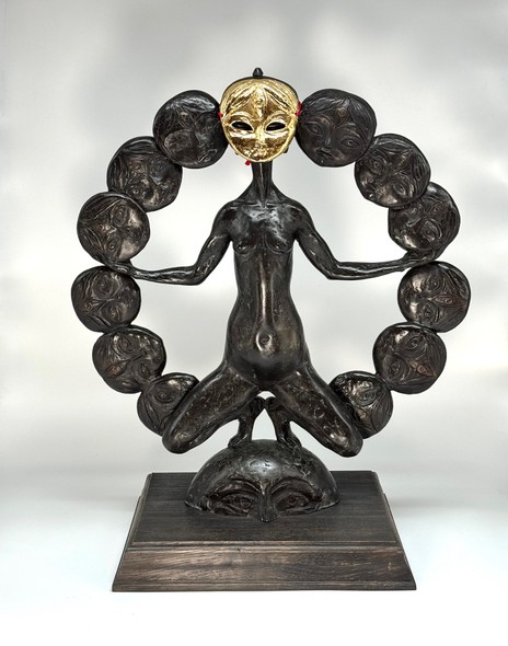 Bronze sculpture
"Invincible Sun"