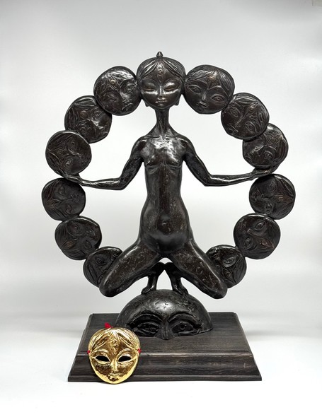 Bronze sculpture
"Invincible Sun"