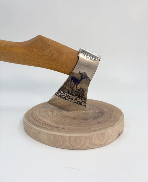 Топор с охотничьим сюжетом