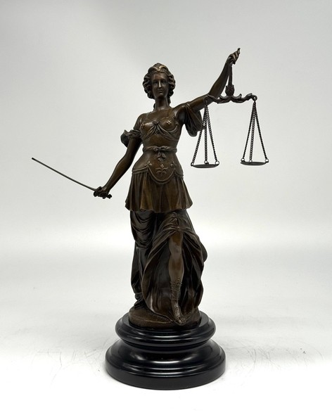 Винтажная скульптура
"Богиня Правосудия"