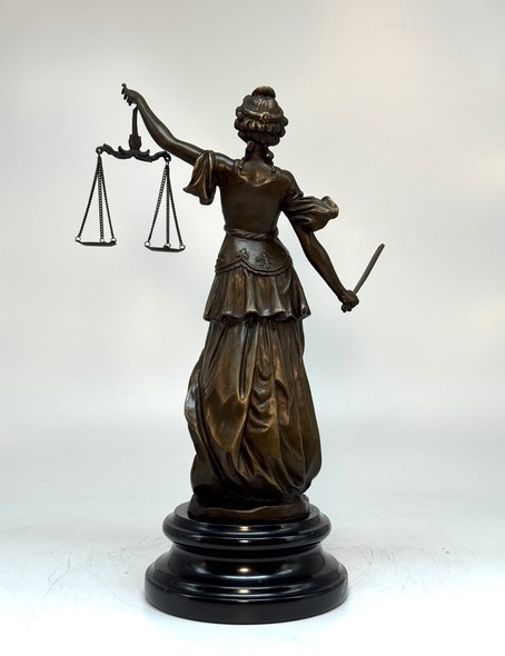 Винтажная скульптура
"Богиня Правосудия"