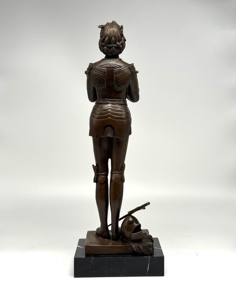 Винтажная скульптура
"Жанна Д'Арк"