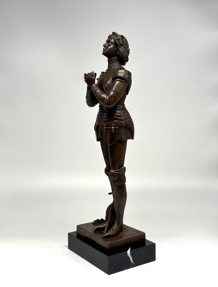 Винтажная скульптура
"Жанна Д'Арк"