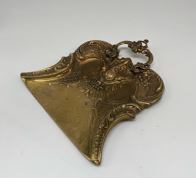 Vintage fireplace dustpan