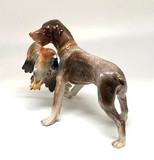 The sculpture “Hunting Dog with Game”