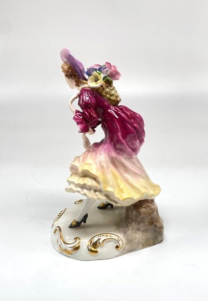 Figurine "Flower Girl"