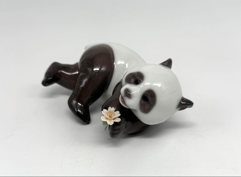 Figurine of the "Merry Panda", Lladro