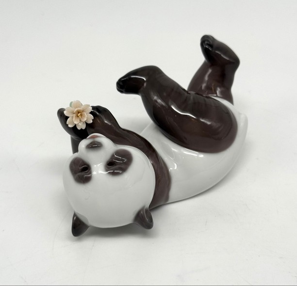 Figurine of the "Merry Panda", Lladro