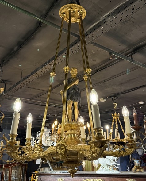 Антикварная люстра
«Девушка с плугом»