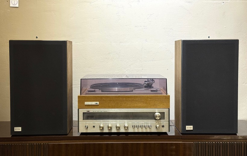 Vintage Onkyo stereo system