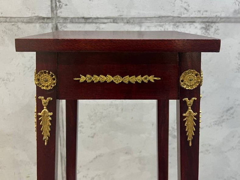 Антикварная этажерка