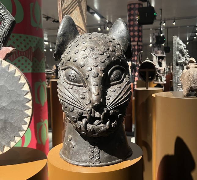 Антикварная курильница &laquo;Леопард с котенком&raquo;