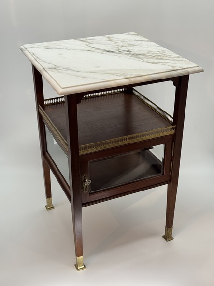 Антикварная тумба-пьедестал