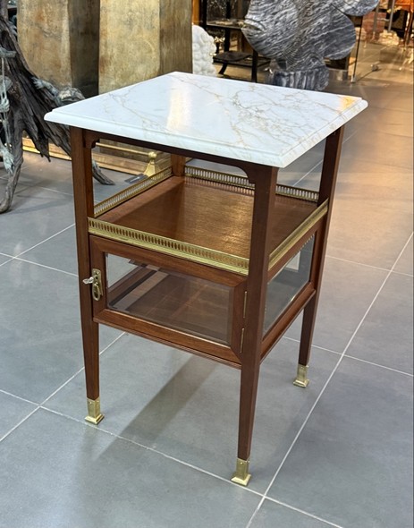 Антикварная тумба-пьедестал