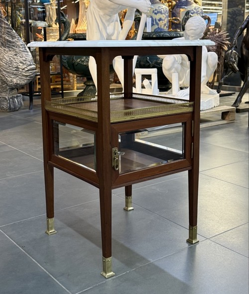 Антикварная тумба-пьедестал