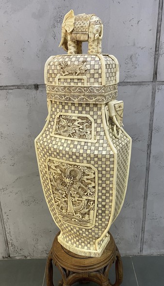 Антикварная ваза «Слоны»