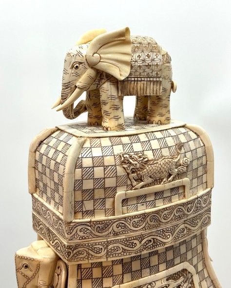 Antique vase "Elephants"