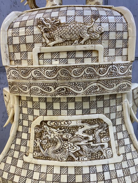 Антикварная ваза «Слоны»