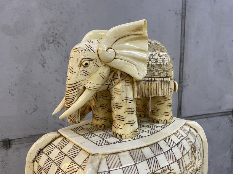 Антикварная ваза «Слоны»