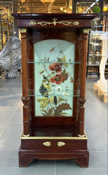 Антикварная витрина