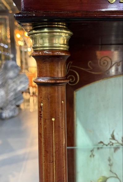 Антикварная витрина