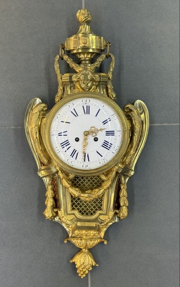 Антикварные настенные часы