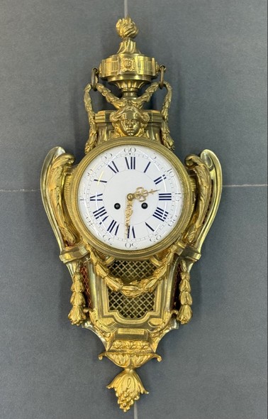 Антикварные настенные часы