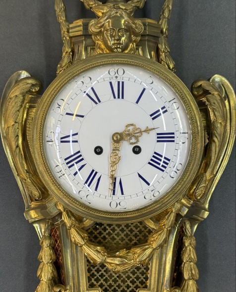 Антикварные настенные часы