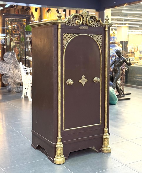 Антикварный сейф Сан-Галли,
Санкт-Петербург