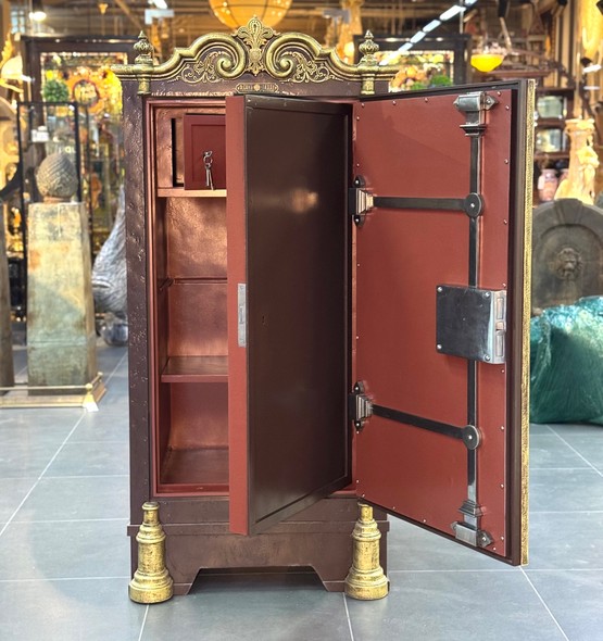 Антикварный сейф Сан-Галли,
Санкт-Петербург