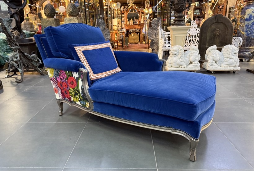 Classic Recamier
Louis XV