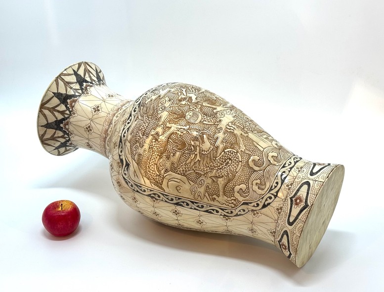Редкая ваза из кости