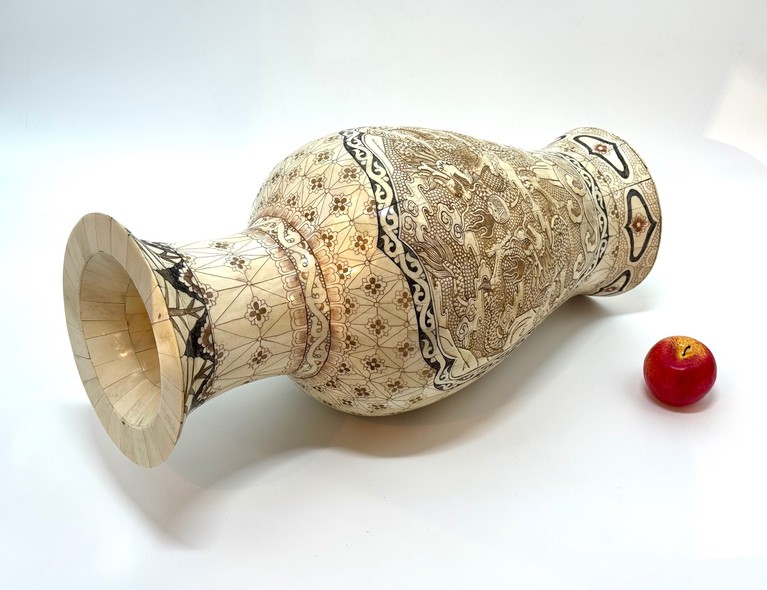 Редкая ваза из кости