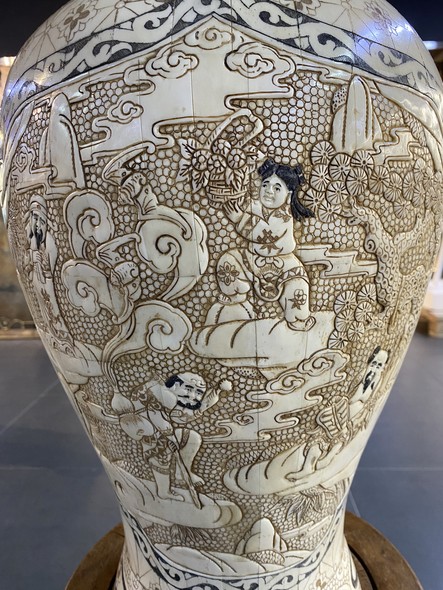 Редкая ваза из кости