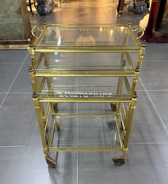 Сет из трех столиков