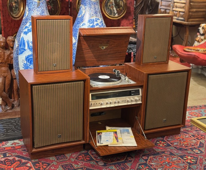 Vintage Victor Quadraphonic Stereo System