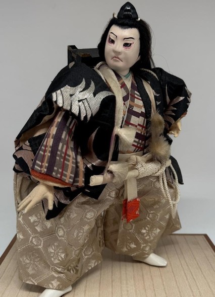 Антикварная кукла 
в костюме театра Кабуки