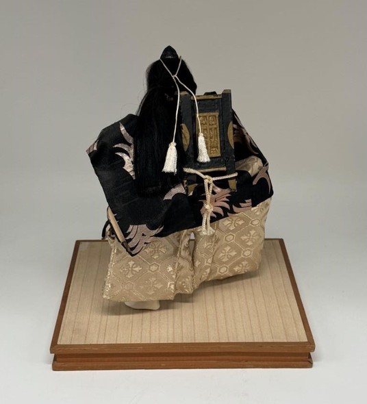 Антикварная кукла 
в костюме театра Кабуки